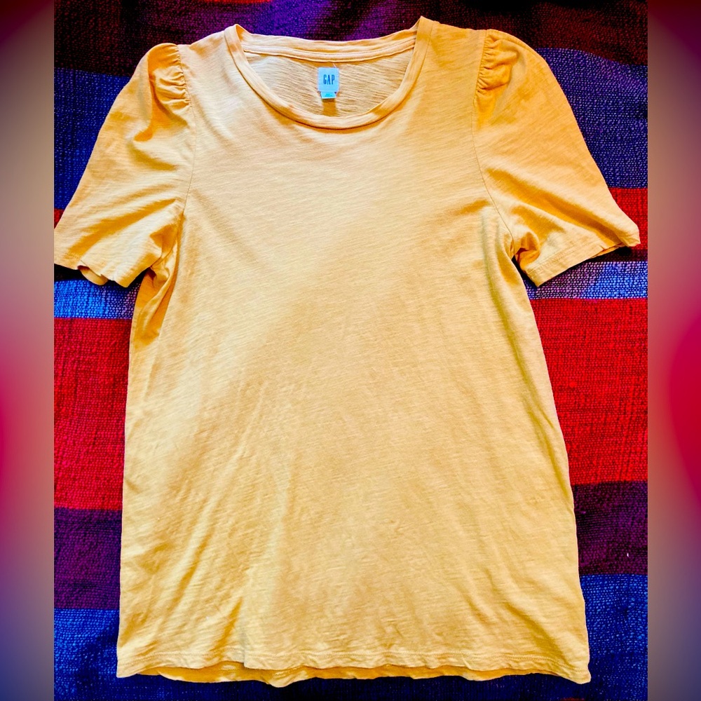 Gap tee shirt, size XS, like new!